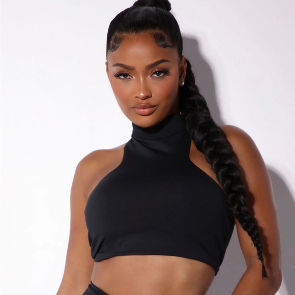 Fashion Nova Tops - Fashion Nova Black active wear top/Tuesday Special🌸🌸🌸